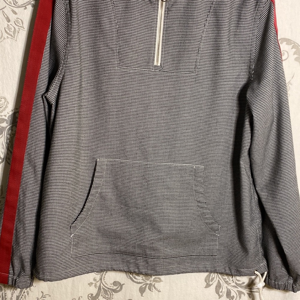 Urban Outfitters Mens Black/White
Houndstooth Pullover size medium - Picture 3 of 11